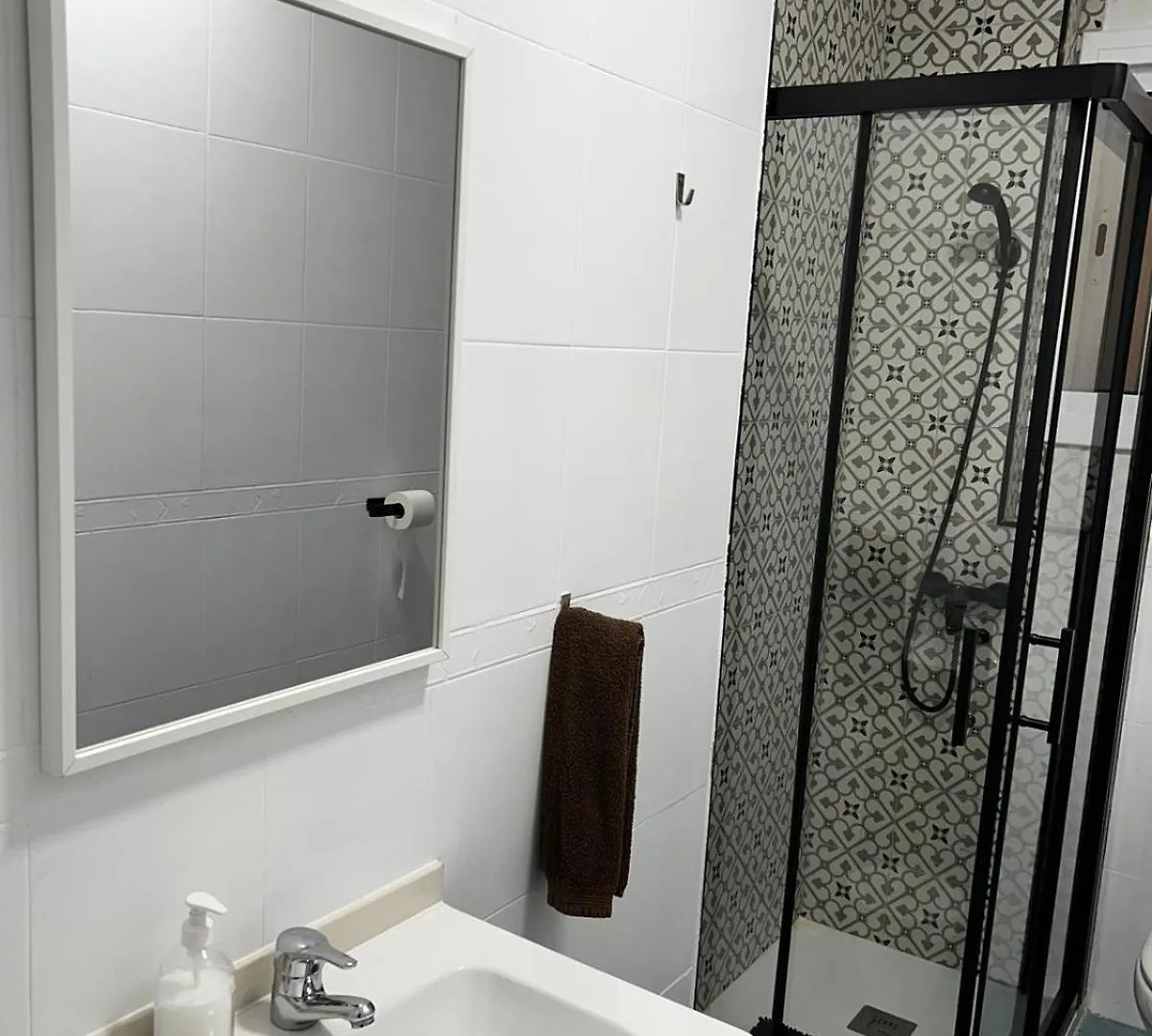 By Malagagrupos Centro Historico Parking Gratis 3 Habitaciones 0*, Malaga Spain