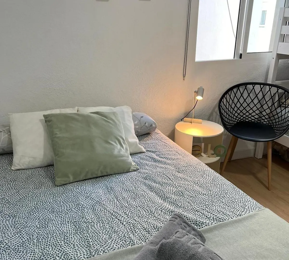By Malagagrupos Centro Historico Parking Gratis 3 Habitaciones 0*, Malaga Spain