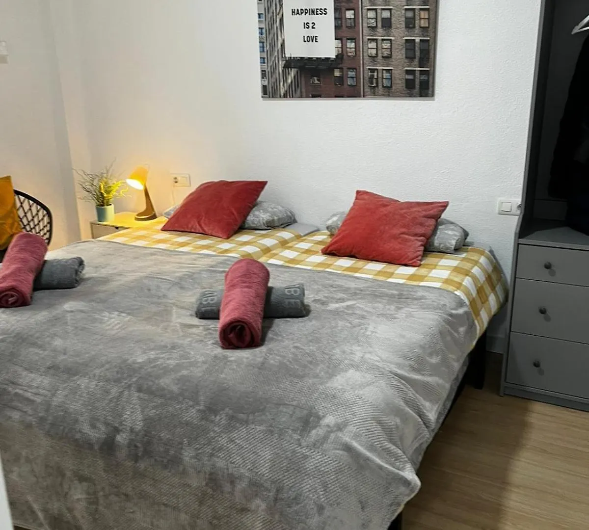 By Malagagrupos Centro Historico Parking Gratis 3 Habitaciones 0*,